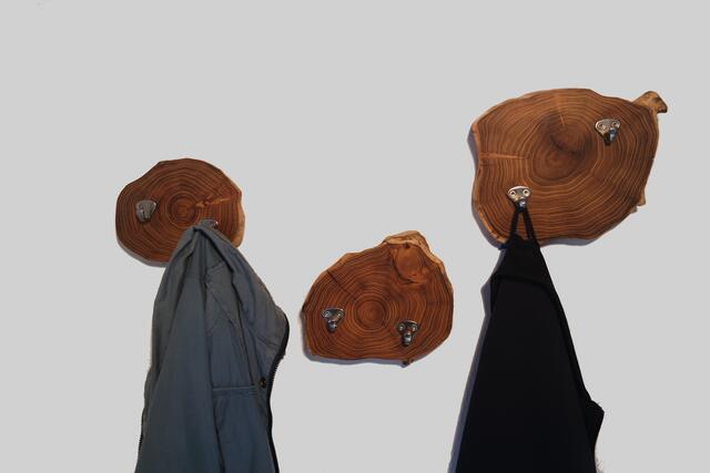 Garderobe aus Baumscheiben