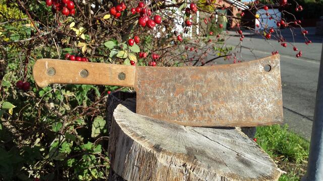 Beil zum Abschlagen der Rübenblätter (Köpfe).