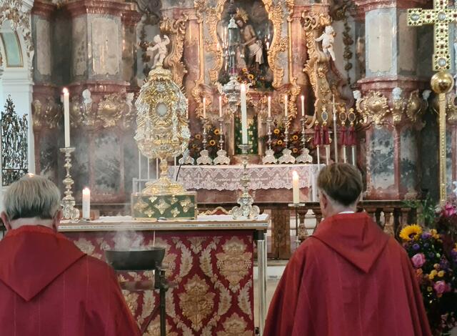 Gebete Wiespfarrer Msgr. Gottfried Fellner und Prälat Dr. Hans-Peter Fischer ﻿...