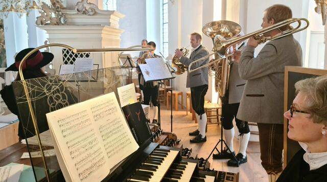 Bläsersextett der Musikkapelle Lechbruck und Organistin Kristina Kuzminskaite