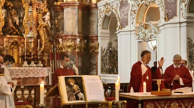 Diakon Armin Eder, Prälat Dr. Hans-Peter Fischer und Wiespfarrer Msgr. Gottfried Fellner﻿ bei Feier der Hl. Eucharistie