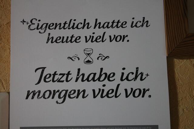 Auch der Arbeitgeber hat eine Verantwortung dafür, dass Beschäftigte ihre Arbeit gut einteilen können und nicht überlastet sind. Die Digitalisierung sorgt oft für zusätzliche Herausforderungen: 52 % der Beschäftigten klagen über ungewollte Unterbrechungen bei der Arbeit - die Folge oft: Stress, Arbeitshetze und psychische Belastungen.  Auch dagegen kämpfen die DGB-Gewerkschaften.