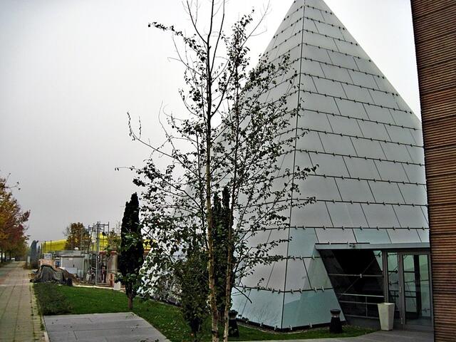 Gut aussehende Glas-Pyramide
