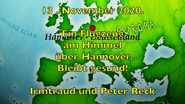 13. November 2020. Ein Flugzeug am Himmel in Hannover.  Bleibt gesund!