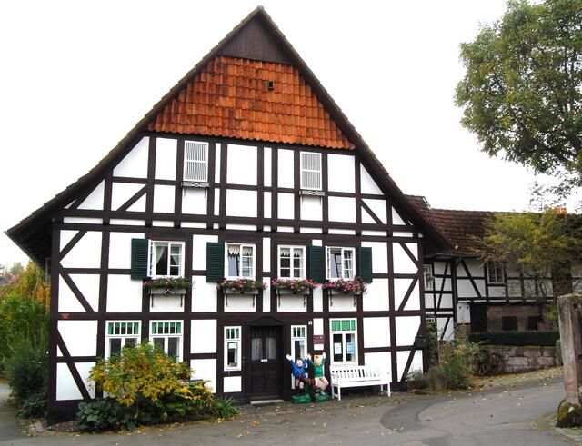 So kam es, dass der neunjährige Wilhelm zur besseren Bildung nach Ebergötzen gegeben wurde.