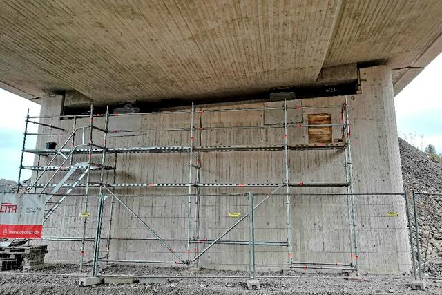 Der Überbau der Brücke BSa4 wurde angehoben und das östliche Widerlager der Brücke erhöht.