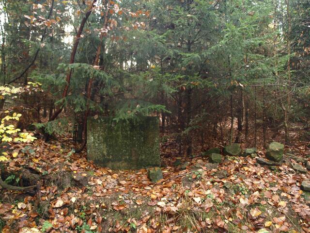 Alter Gedenkstein