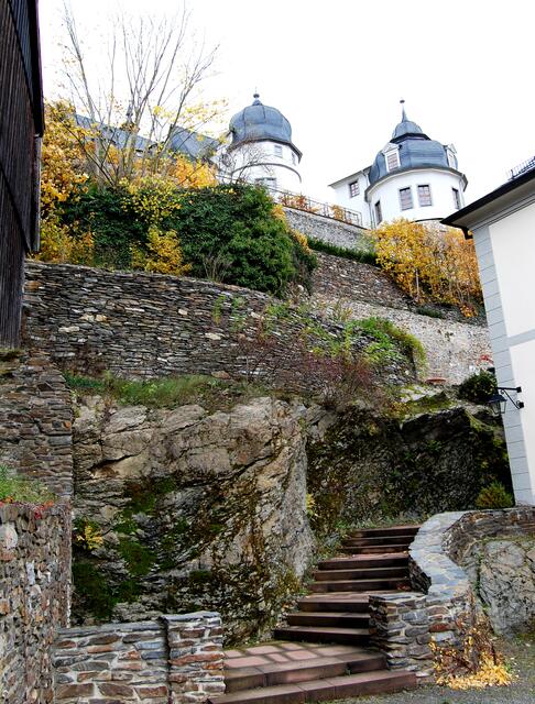 Das Schloss der Stolberger war über einen Zeitraum von 750 Jahren der Sitz des Grafengeschlechts. Der Ort ist aber schon vor 1000 Jahren als Bergbausiedlung entstanden.