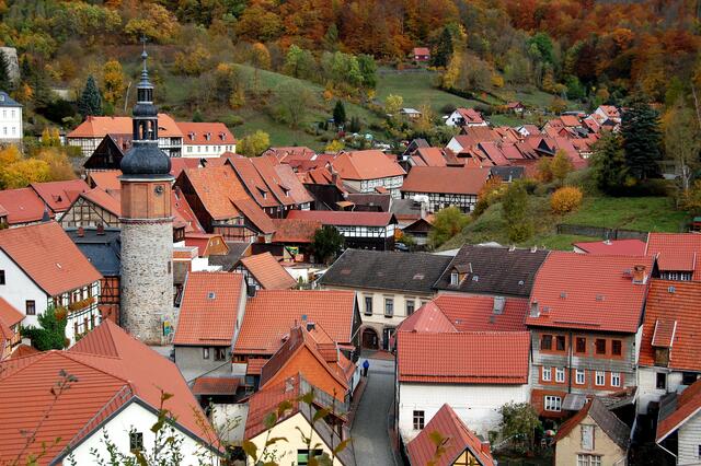 Am Seigerturm teilt sich die Tallandschaft. Im Vordergrund das Thyratal, darüber das Zechental.