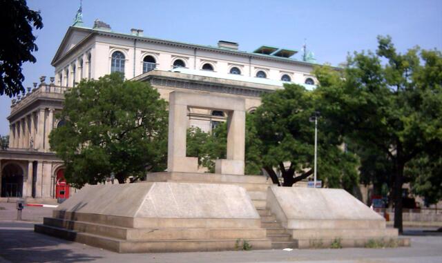 Holocaust Denkmal Hannover neben der Oper