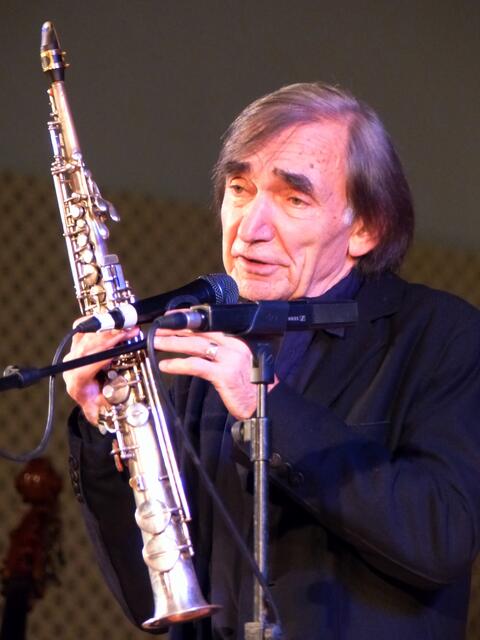 Jürgen Stephan mit seinem Quintett aus Berlin hat sich dem Jazz Sidney Bechet’s verschrieben. 
Die Trompete spielt hier nur die zweite Geige, denn die wichtigsten Instrumente sind die Klarinette und dank Sidney Bechet das Sopransaxophon.