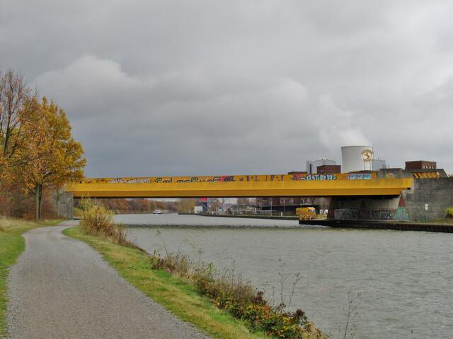 Kanalbrücke in Conti Farbe