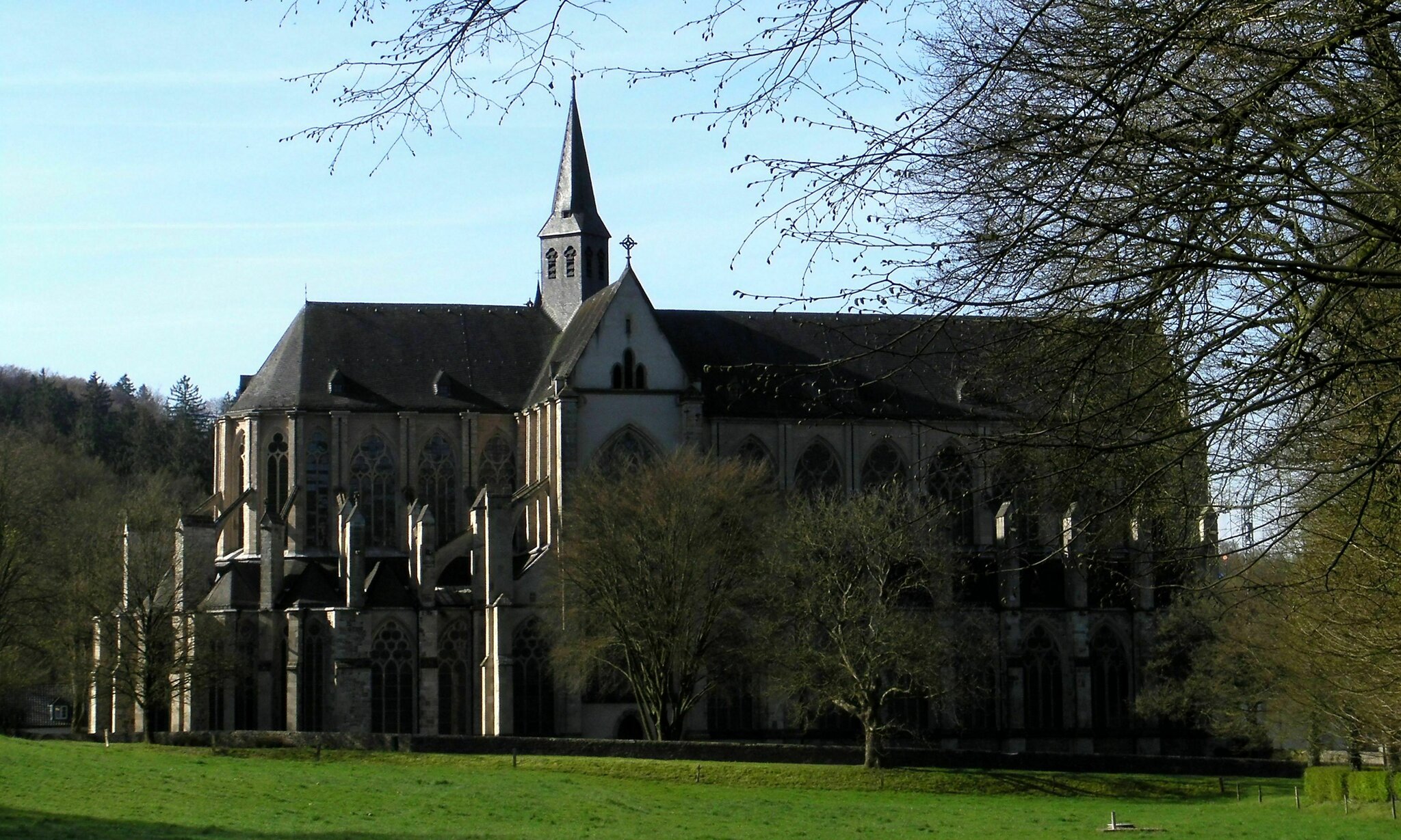 Der Altenberger Dom am bergischen Jakobsweg Essen