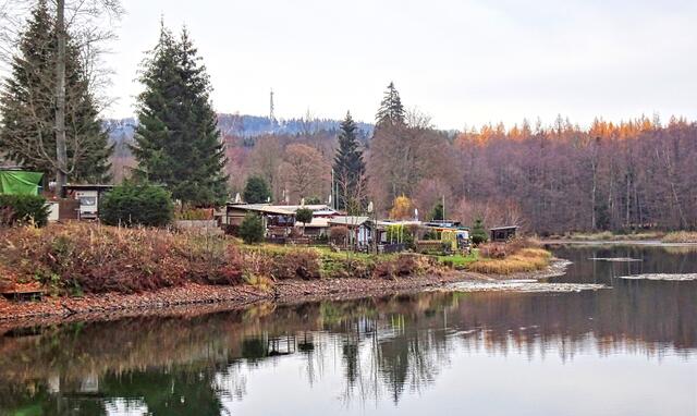 am Bremer Teich, im Hintergrund der Sender Ramberg, vor vielen Jahren konnte man hier von diesem Kamerastandpunkt  den Aussichtsturm der Ausflugsgaststätte Viktorshöhe sehen