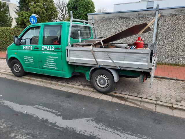 Kapitel 5: Montage, Bild 2. Das Auto des ausführenden Dachdeckers https://www.EwaldBedachungen.de