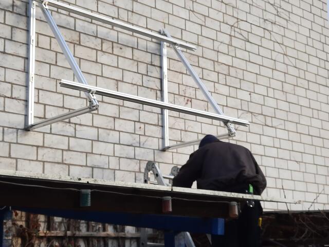 Kapitel 5: Montage, Bild 6. Neigung um 30 ° in Richtung mittlerer Sonnenstand.