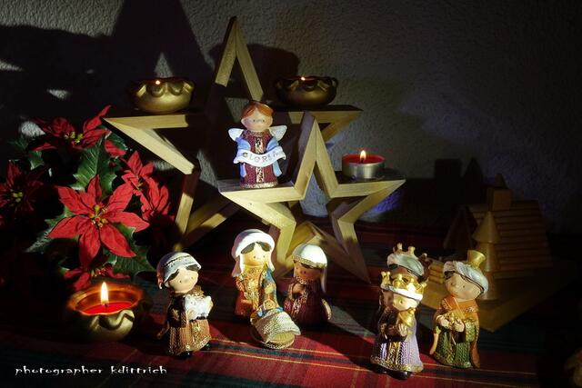 Die Krippenfiguren im Taschenlampenlicht....