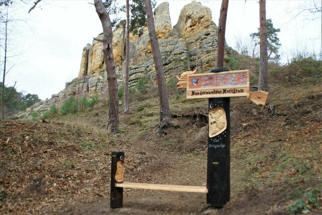 die "Hexenbank" vor dem Klusfelsen