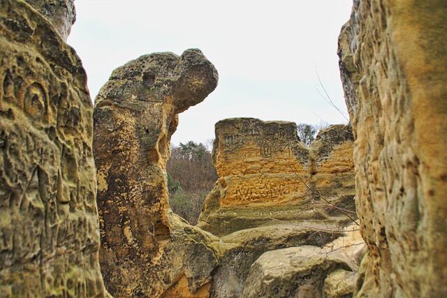 bizarr ausgebildete Sandsteinfelsen der Klusfelsen