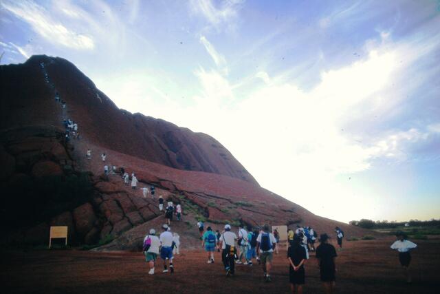 Seit einigen Jahren darf das Heiligtum der Aboriginals, der Ayers Rock, nicht mehr bestiegen werden ...