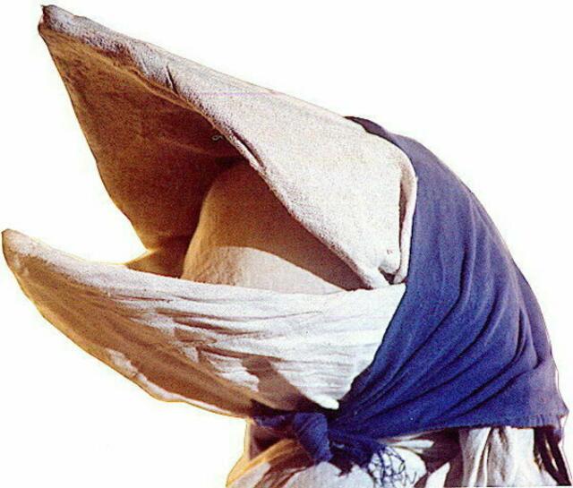 Frau Perchta, die Schnabelpercht aus der Rauris, die säumigen Mägden den Bauch aufschlitzt und mit Unrat füllt (christliche Umdeutung)