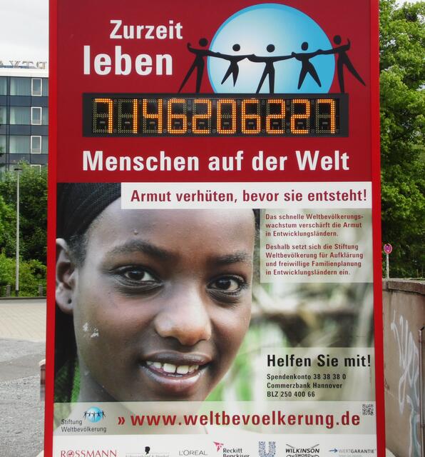 Diese Zahl ist überholt. Inzwischen sind es fast acht Milliarden. Bis zum Ende des Jahrhunderts werden drei weitere Milliarden hinzukommen.