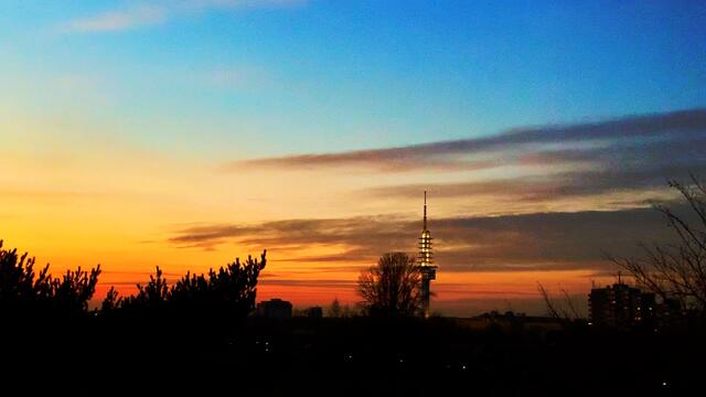 10. Januar 2021. Blick in den Abendhimmel über Hannover. Bleibt gesund!