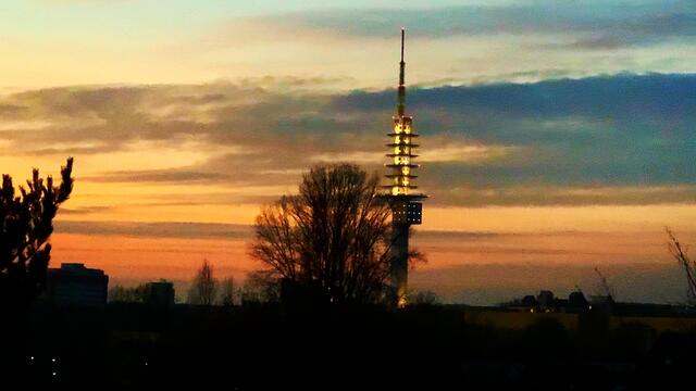 10. Januar 2021. Blick in den Abendhimmel über Hannover. Bleibt gesund!