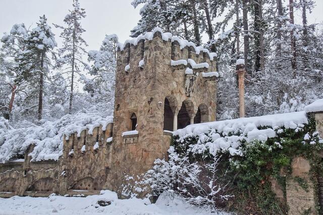 Teil der  Burgmauer der Roseburg