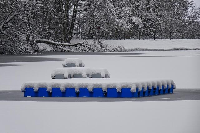 die Badeinsel des Osterteichs im Winter