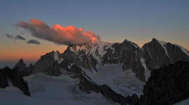 Die Alpen sind ein wunderbares Gebirge. Mit dem Montblanc habe ich diesen Bericht begonnen, und mit diesem herrlichen Anblick im frühen Morgenlicht soll er auch enden.