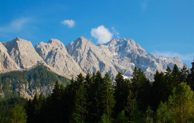 Danach geht es in die Felsregion hinauf. Zum Beispiel auf Deutschlands höchten Berg, die Zugspitze.
