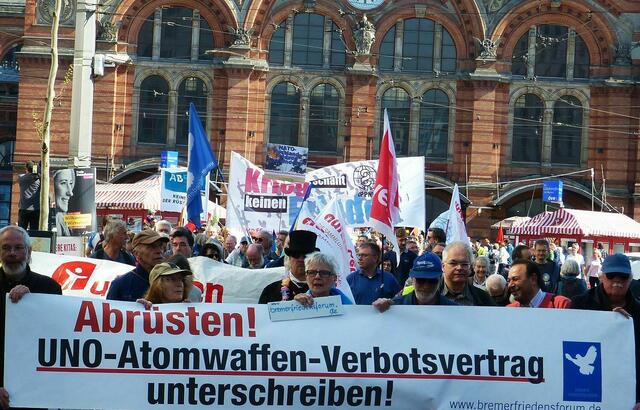 Die Friedensbewegung fordert den Beitritt Deutschlands zum UN-Atomwaffenverbotsvertrag, der am 22. Januar 2021 in Kraft tritt.