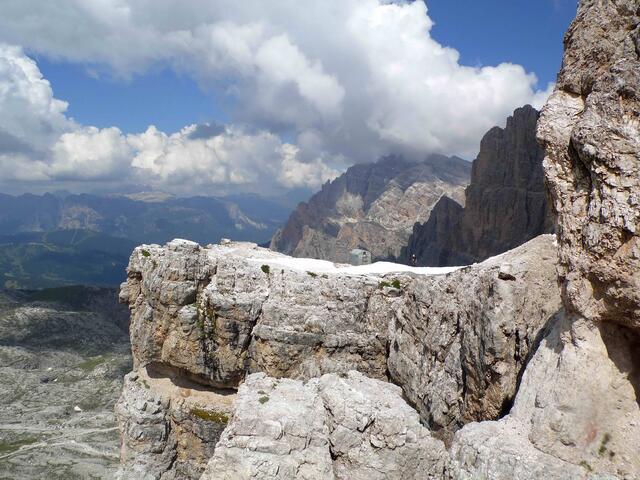 Eine Biwakschachtel lädt zum Übernachten ein.