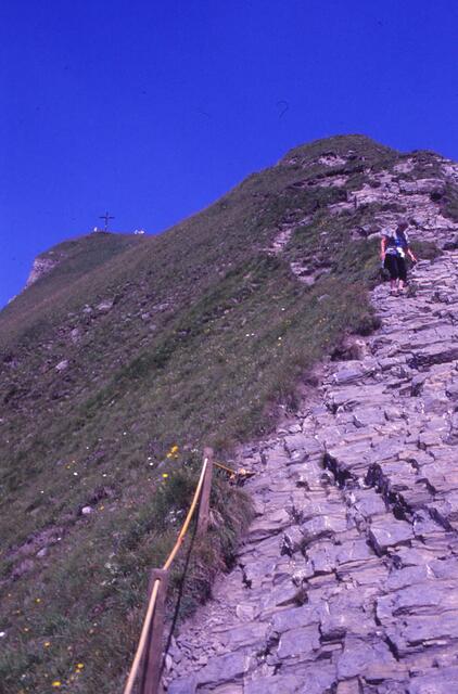 Maria beim Abstieg von der Mittagspitze