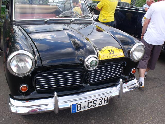 Jetzt erst wiedergefunden: Auf der ersten AVUS-Rallye nach langer Zeit, die im Sommer 2011 in der alten Nordkurve stattfand, war der "Weltkugeltaunus" ebenfalls vertreten - hier auf Hochglanz poliert.