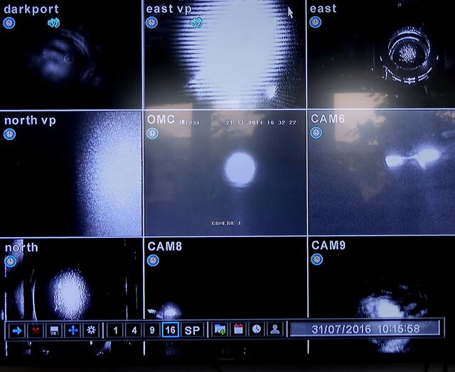 Schwarze Löcher haben eine unfassbare Raumdichte. Würde man die Erde auf neun Millimeter zusammenquetschen, hätte man ein Schwarzes Loch. | Foto: Christel Wolter