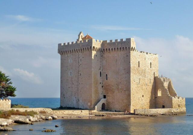 Klosterfestung - Abbaye de Lérins - MIttelmeer - 10/2014 - https://www.myheimat.de/hamburg/kultur/erkundung-der-insel-saint-honorat-lrins-klosterfestung-le-monastre-fortifi-d2645431.html