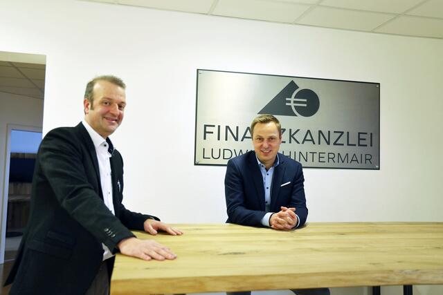 Christian Hintermair (links) und sein Geschäftspartner Stefan Ludwig bringen ihr geballtes Wissen aus der Bankenwelt im Bereich Immobilien und der passenden Finanzierung dazu in ihrer neuen Finanzkanzlei ein.