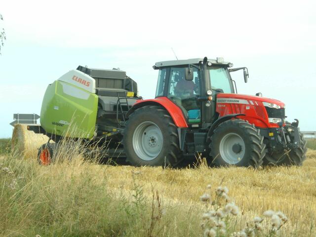 1 MANN,140 PFERDE (PS) UND EINE RUNDBALLENPRESSE. EIN STARKES TEAM.