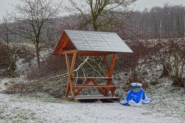 dieser Rastplatz im Schwenneckental hatte Glück, dass er nicht von den abgebrochenen Ast getroffen wurde