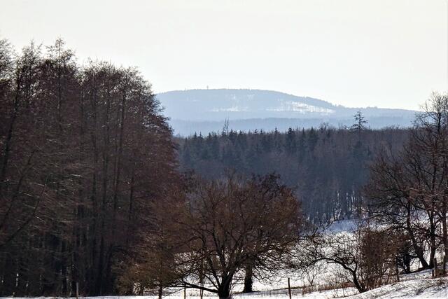 der Auerberg mit dem Josephskreuz, dem größten eisernen Doppelkreuz der Welt