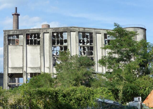 Blick vom Museumspark aus. Seit Anfang des 20. Jahrhunderts wurden hier insbesondere Schwefelsäure und Zement produziert.