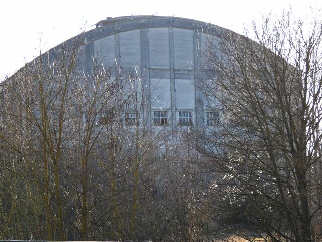 Eine der großen Fabrikhallen.