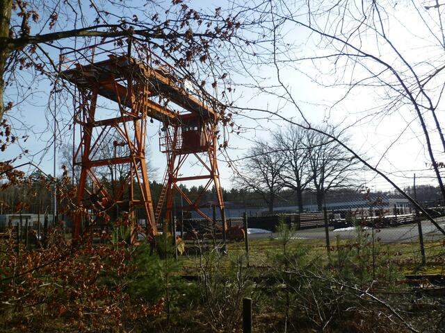 Früher Erdölwerk „Kalibahn“ heute  arbeitet die foratron GmbH hier. - Lagerplatz.