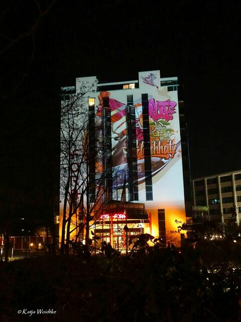 Lichtkunst am Fora-Hotel in Hannover - herzlichen Dank an BeNeR1 (Foto: Katja Woidtke) | Foto: Katja Woidtke