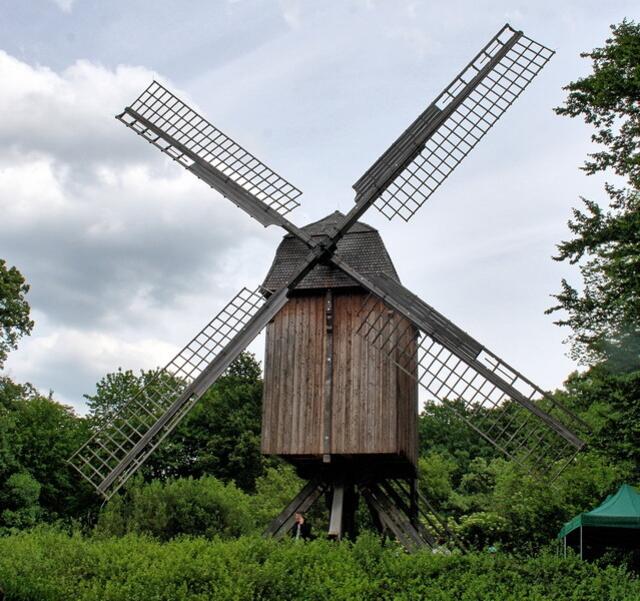 der kleine "Mühlenberg" wurde in den 1930er Jahren künstlich aufgeschüttet