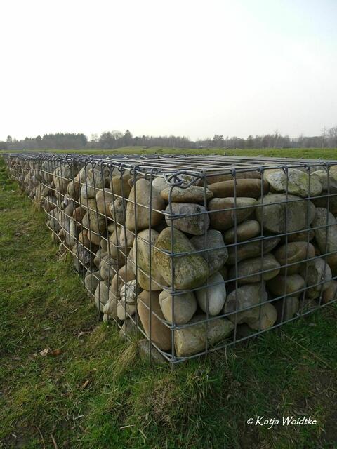 Charakteristisches Merkmal im Wietzepark sind die mit großen Steinen gefüllten Gabionen (Foto: Katja Woidtke) | Foto: Katja Woidtke