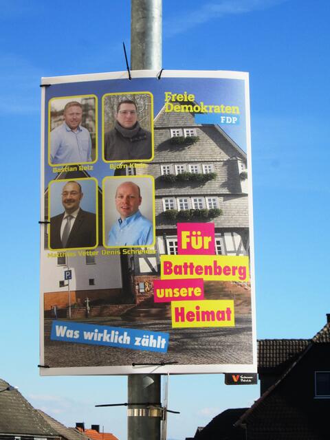 Die vier Spitzenkandidaten der Freien Demokraten (FDP) für die Wahl zur Stadtverordnetenversammlung: Bastian Belz, rechts daneben Björn Klein. Unten sind zu sehen Matthias Vetter (derzeit Fraktionsvorsitzender) und Denis Schneider.