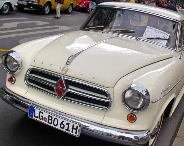 Ein Borgward war schon etwas Besonderes. Auf dem Rhombus am Kühlergrill der Schriftzug "Isabella" (schwer zu lesen). Der Rhombus war das Markenzeichen des Unternehmens.